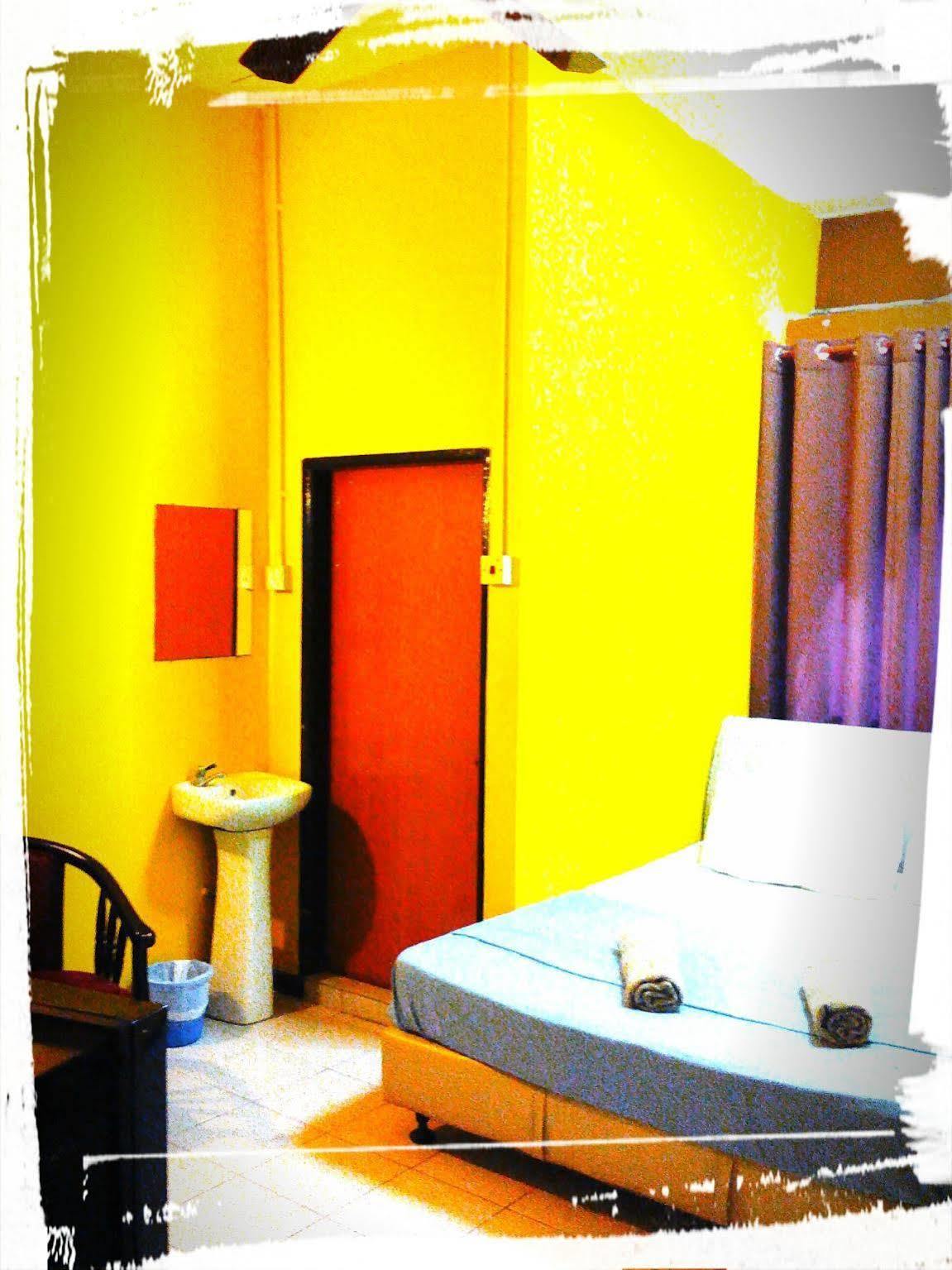 קואלה טרנגאנו Hotel Teratai Tenang מראה חיצוני תמונה